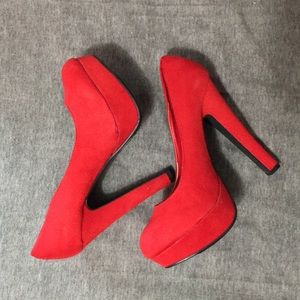 Hot Red Heels! 👠